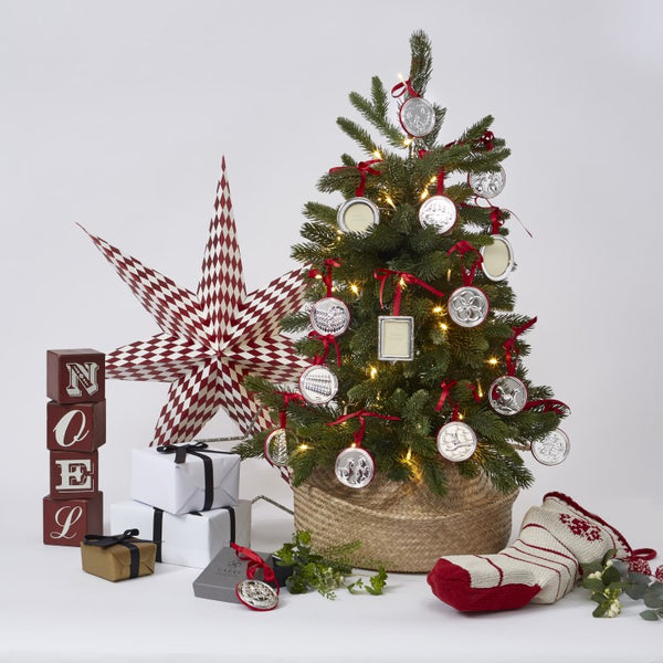 Round Photo Frame Christmas Hanging Decoration With Shield